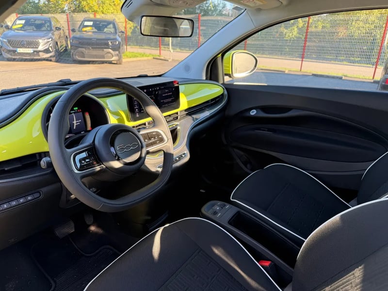 Photo de la voiture FIAT 500e BERLINE 500 e 95 ch Nouvelle 500