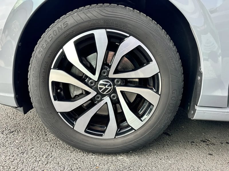 Photo de la voiture VOLKSWAGEN GOLF 1.0 TSI OPF 110 BVM6 Life