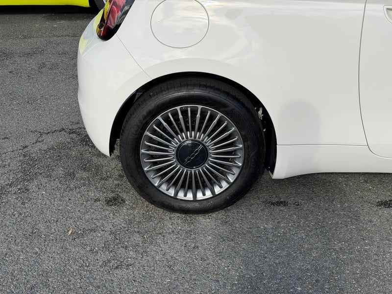 Photo de la voiture FIAT 500e BERLINE 500 e 118 ch Nouvelle 500