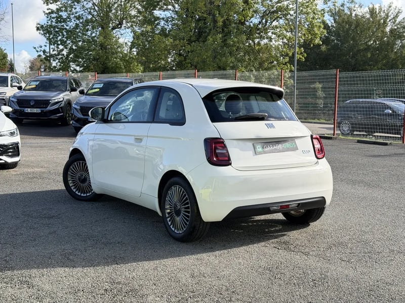 Photo de la voiture FIAT 500e BERLINE 500 e 118 ch Nouvelle 500