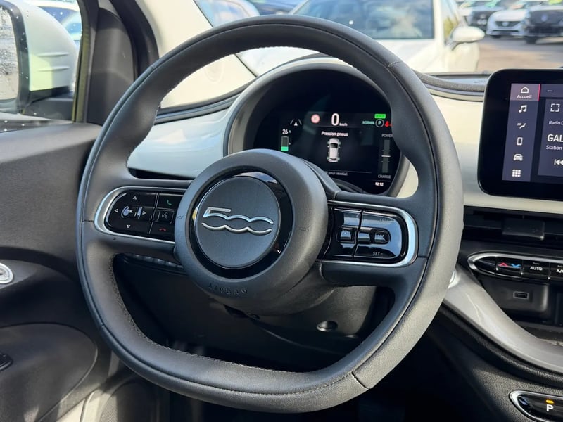 Photo de la voiture FIAT 500e BERLINE 500 e 118 ch Nouvelle 500