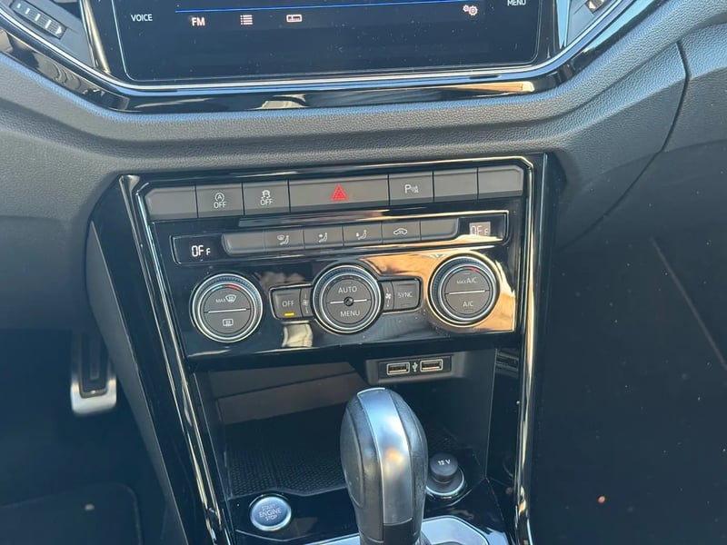 Photo de la voiture VOLKSWAGEN T-ROC 2.0 TSI 300 Start/Stop DSG7 4Motion R
