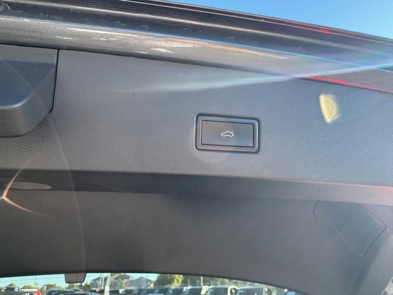 Photo de la voiture VOLKSWAGEN T-ROC 2.0 TSI 300 Start/Stop DSG7 4Motion R