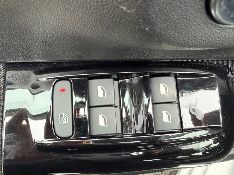Photo de la voiture CITROEN C3 PureTech 83 S&S BVM5 Shine