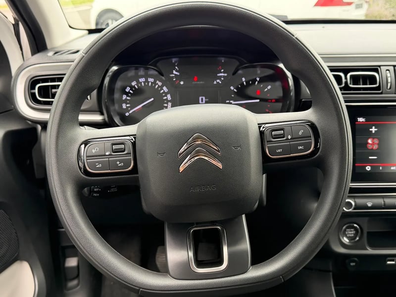 Photo de la voiture CITROEN C3 PureTech 83 S&S BVM5 Shine
