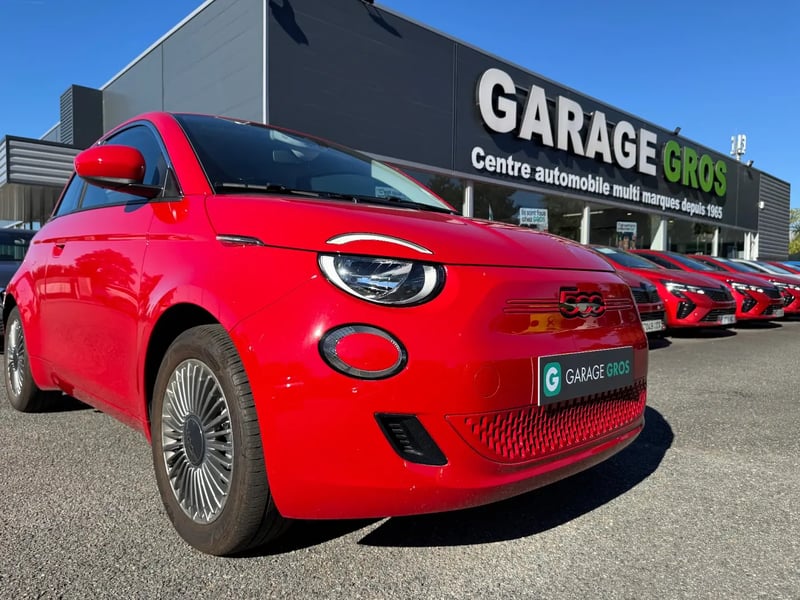 Photo de la voiture FIAT 500e BERLINE 500 e 95 ch (RED) 2.0