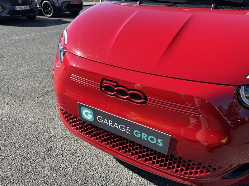 Photo de la voiture FIAT 500e BERLINE 500 e 95 ch (RED) 2.0