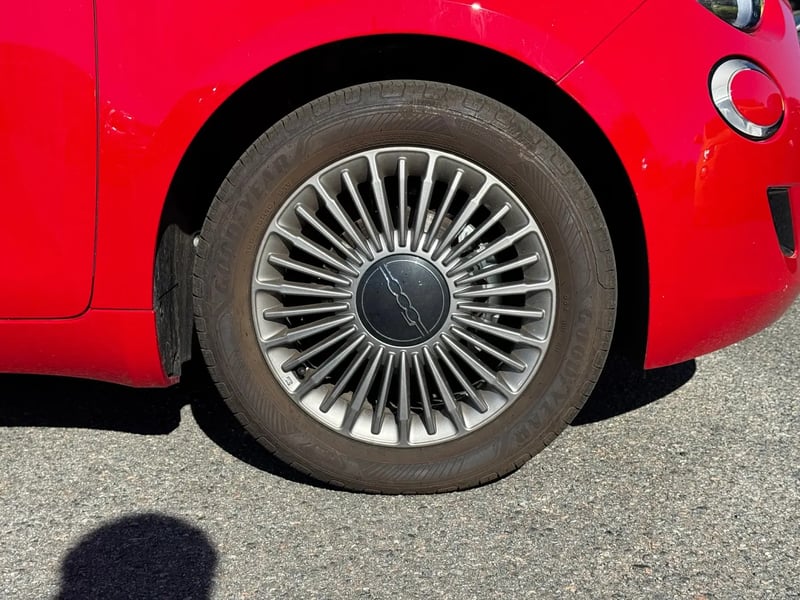Photo de la voiture FIAT 500e BERLINE 500 e 95 ch (RED) 2.0