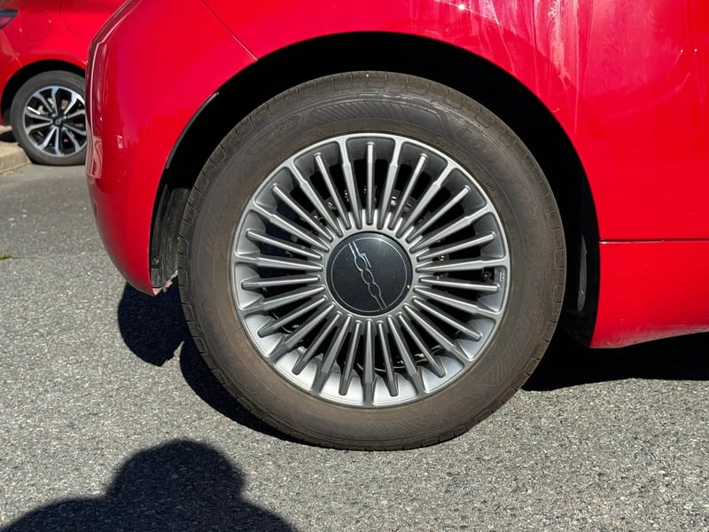Photo de la voiture FIAT 500e BERLINE 500 e 95 ch (RED) 2.0