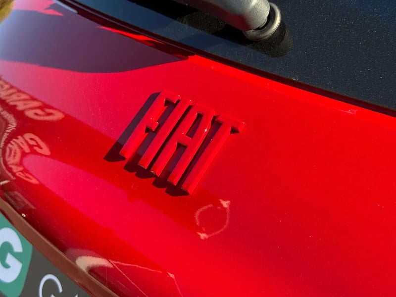 Photo de la voiture FIAT 500e BERLINE 500 e 95 ch (RED) 2.0