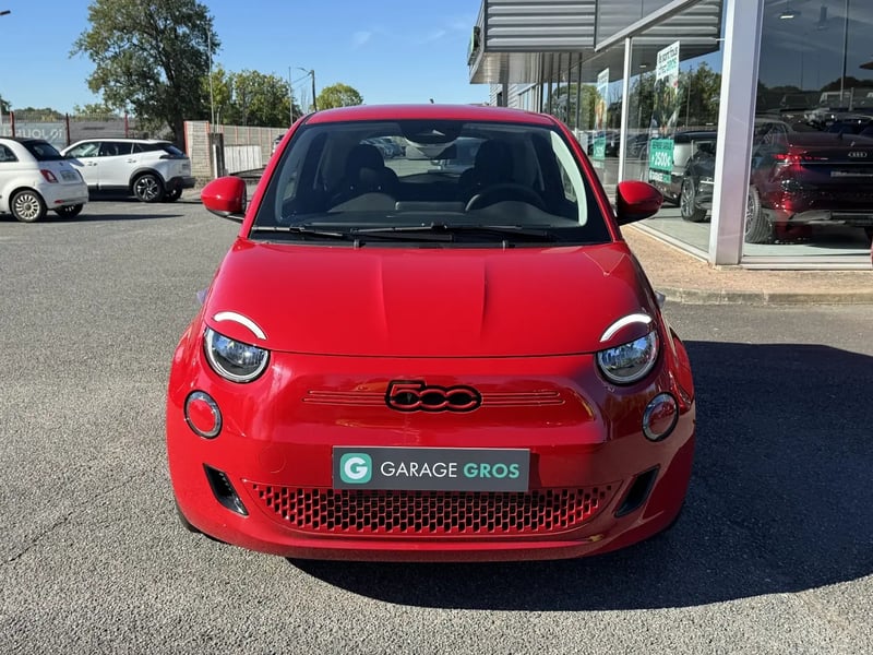 Photo de la voiture FIAT 500e BERLINE 500 e 95 ch (RED) 2.0