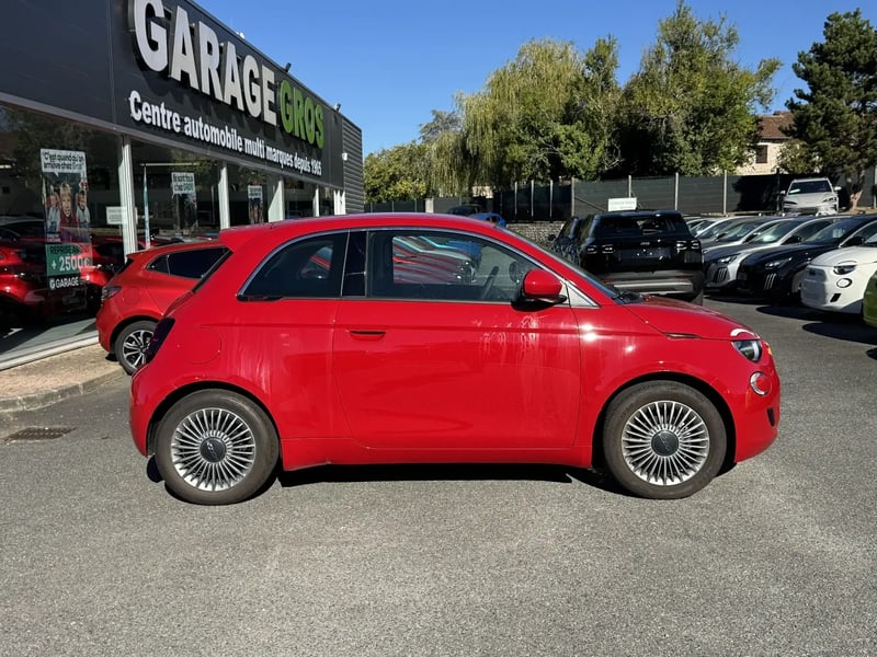 Photo de la voiture FIAT 500e BERLINE 500 e 95 ch (RED) 2.0