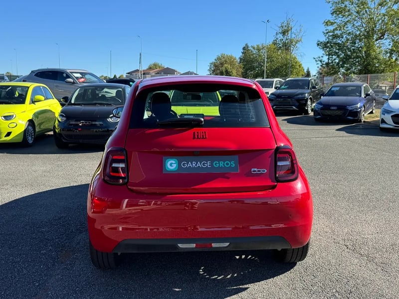 Photo de la voiture FIAT 500e BERLINE 500 e 95 ch (RED) 2.0