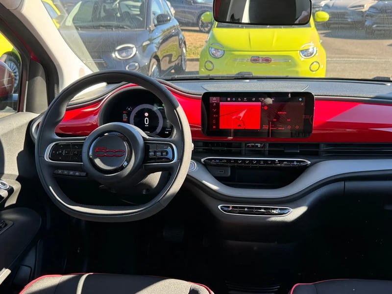 Photo de la voiture FIAT 500e BERLINE 500 e 95 ch (RED) 2.0