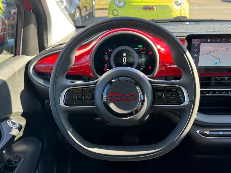 Photo de la voiture FIAT 500e BERLINE 500 e 95 ch (RED) 2.0