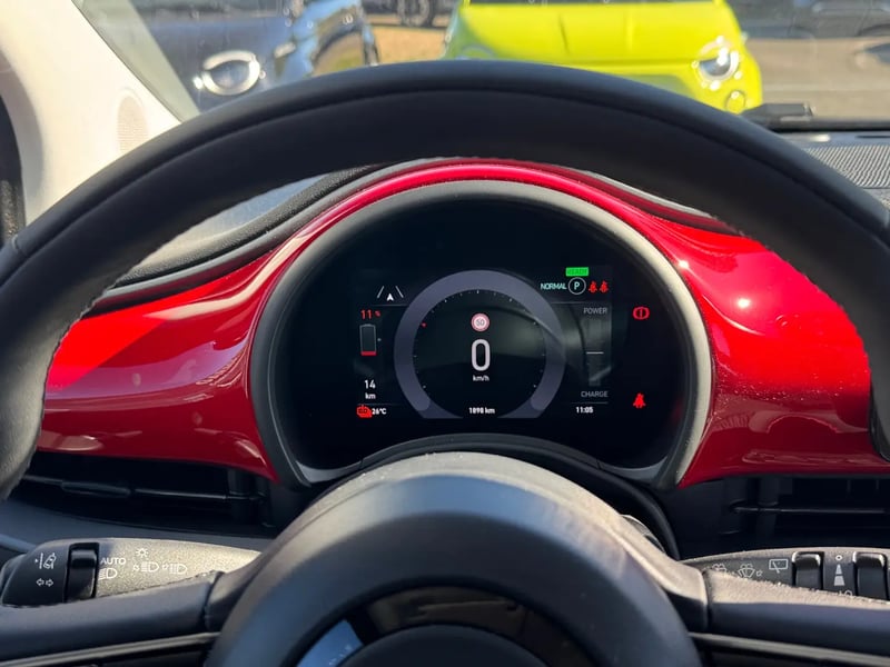 Photo de la voiture FIAT 500e BERLINE 500 e 95 ch (RED) 2.0