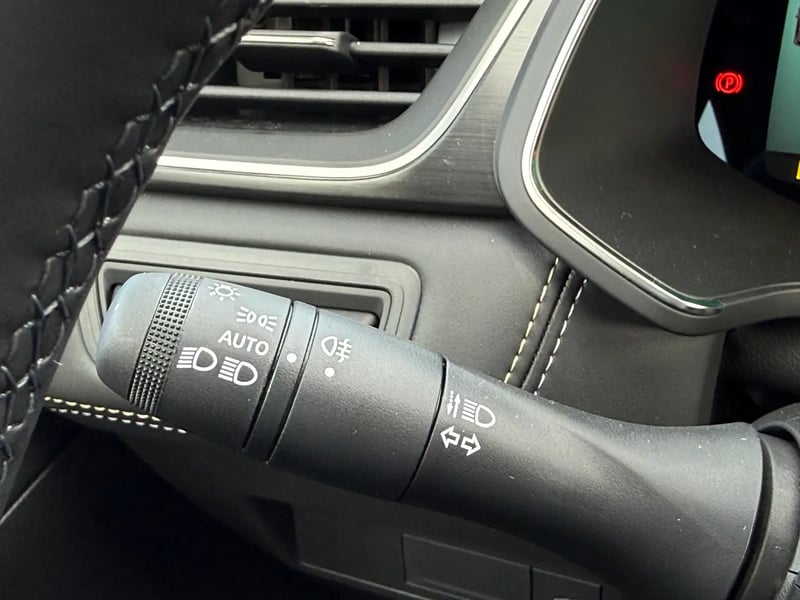 Photo de la voiture RENAULT SYMBIOZ E-Tech full hybrid 160 ch Iconic