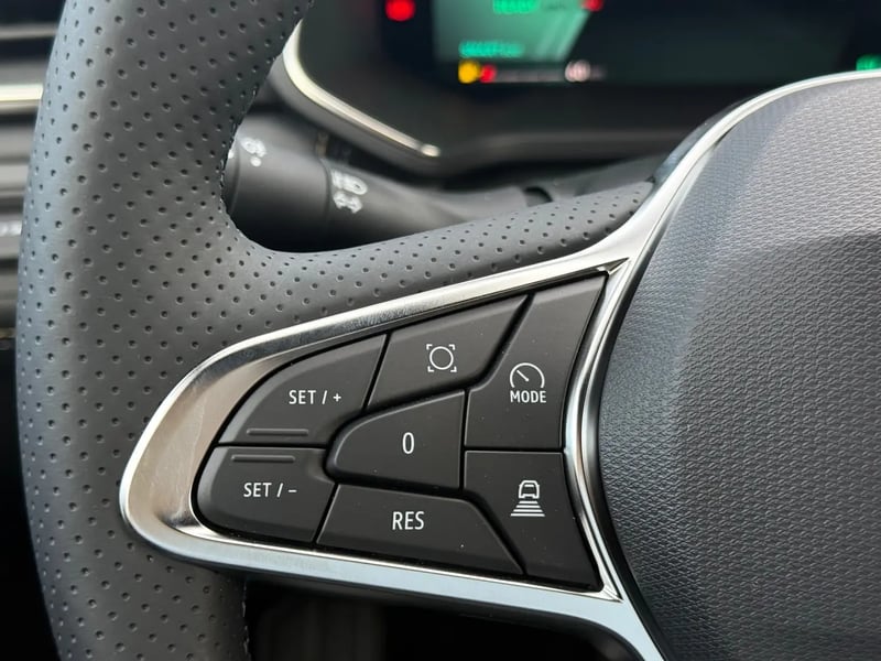 Photo de la voiture RENAULT SYMBIOZ E-Tech full hybrid 160 ch Iconic