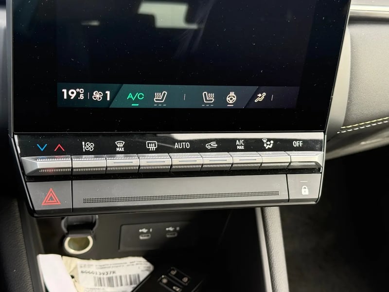 Photo de la voiture RENAULT SYMBIOZ E-Tech full hybrid 160 ch Iconic