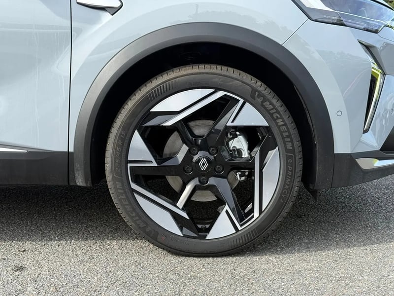 Photo de la voiture RENAULT SYMBIOZ E-Tech full hybrid 160 ch Iconic