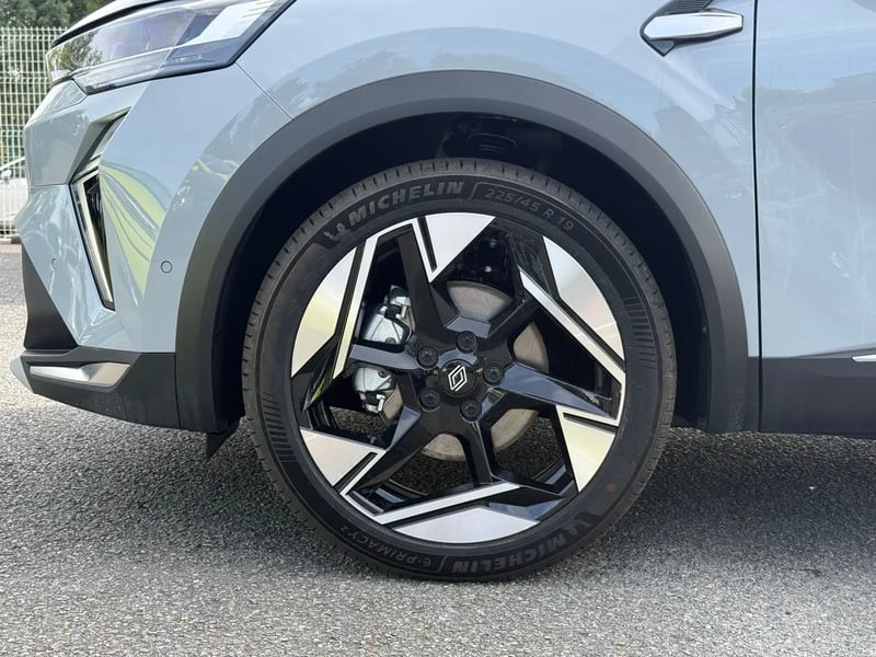 Photo de la voiture RENAULT SYMBIOZ E-Tech full hybrid 160 ch Iconic