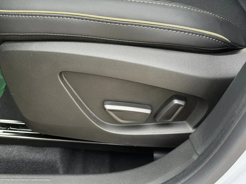 Photo de la voiture RENAULT SYMBIOZ E-Tech full hybrid 160 ch Iconic