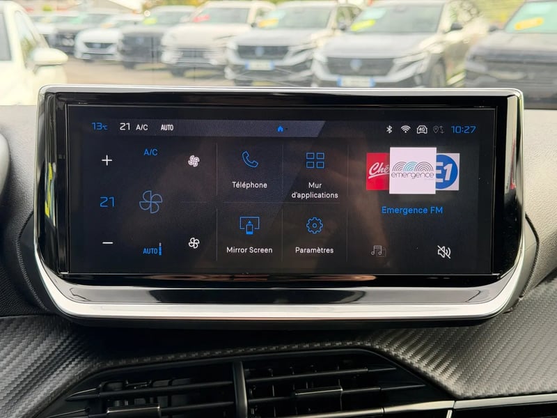 Photo de la voiture PEUGEOT 2008 Hybrid 145 ch e-DCS6 Allure