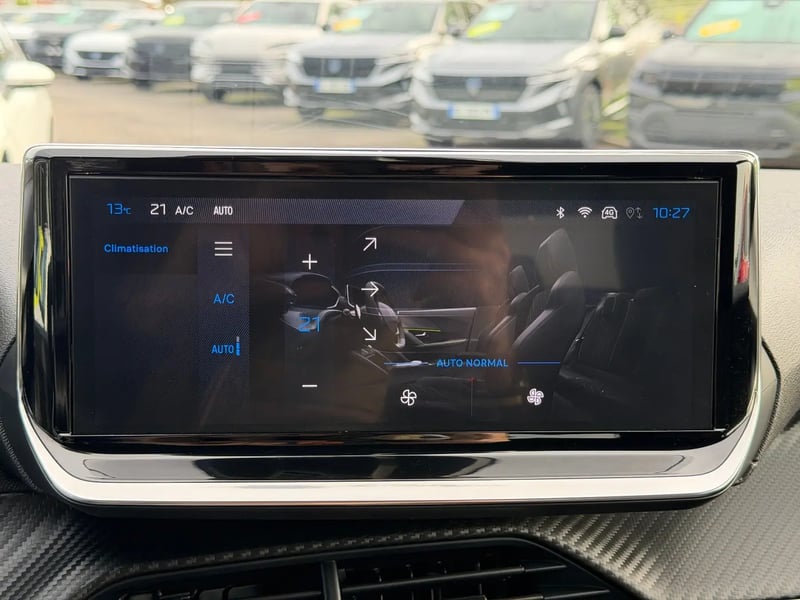 Photo de la voiture PEUGEOT 2008 Hybrid 145 ch e-DCS6 Allure