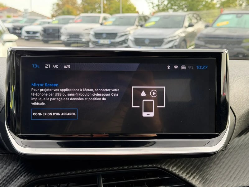 Photo de la voiture PEUGEOT 2008 Hybrid 145 ch e-DCS6 Allure