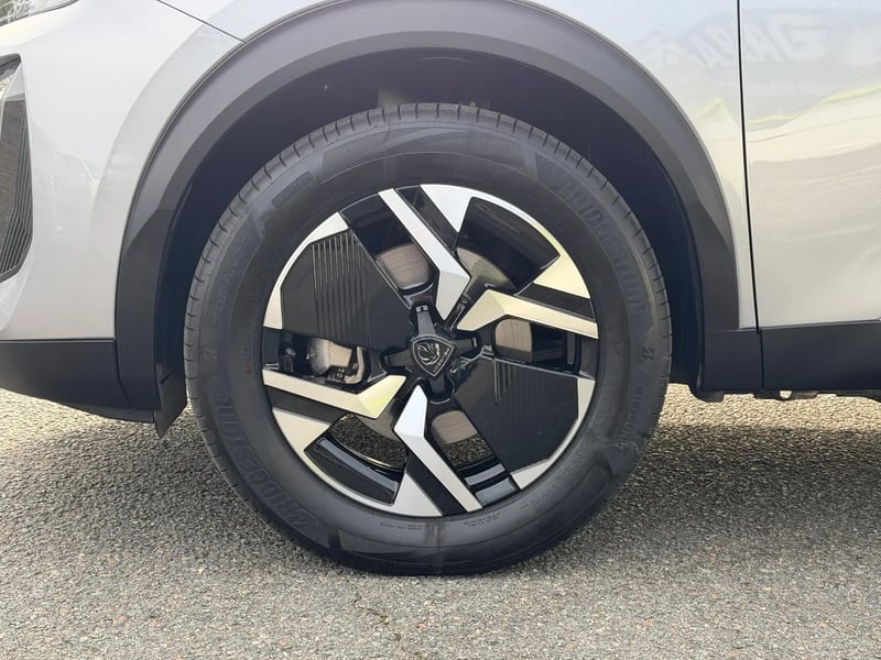 Photo de la voiture PEUGEOT 2008 Hybrid 145 ch e-DCS6 Allure