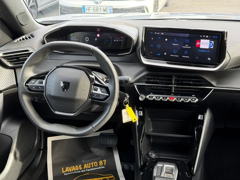Photo de la voiture PEUGEOT 2008 Hybrid 145 ch e-DCS6 Allure