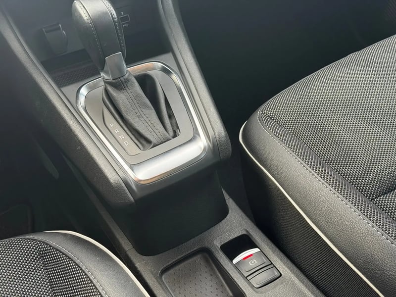 Photo de la voiture RENAULT CAPTUR TCe 140 EDC BUSINESS