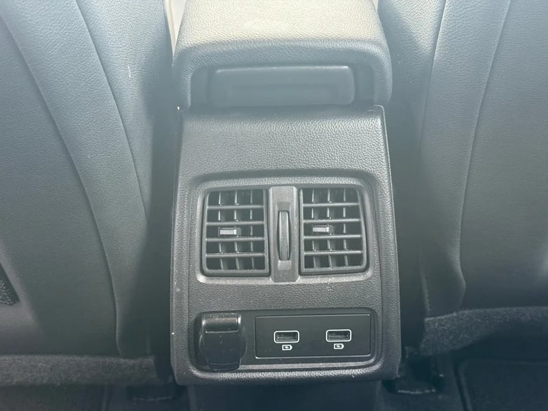 Photo de la voiture RENAULT CAPTUR TCe 140 EDC BUSINESS
