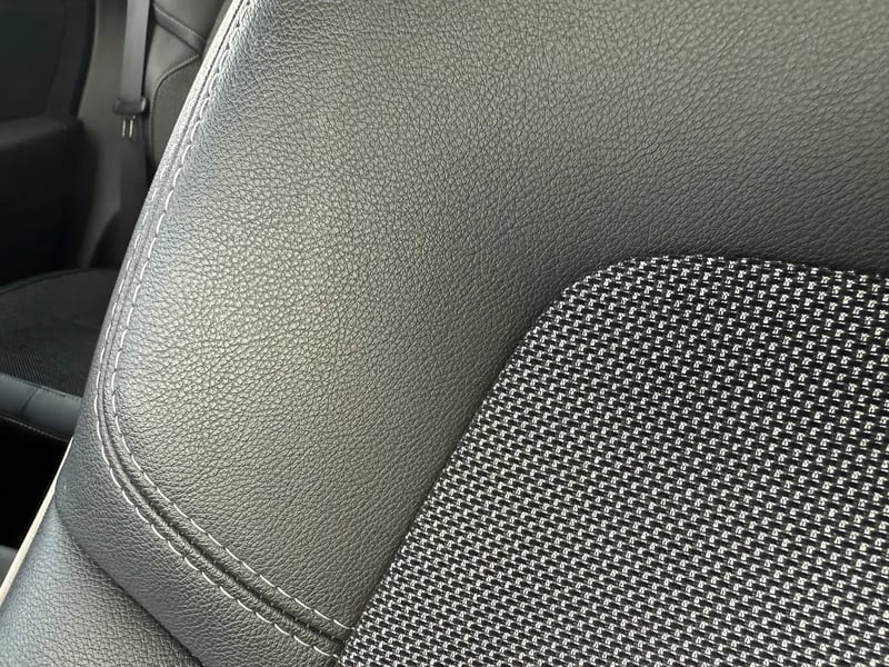 Photo de la voiture RENAULT CAPTUR TCe 140 EDC BUSINESS
