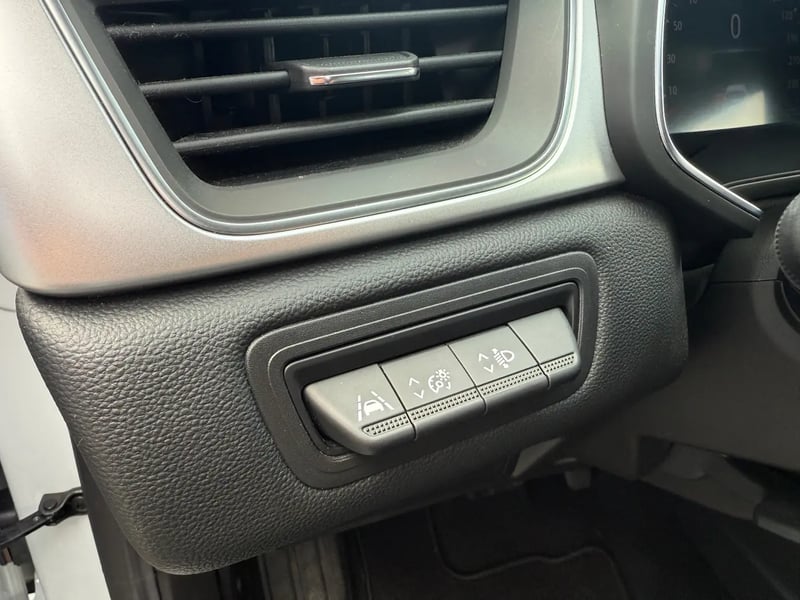Photo de la voiture RENAULT CAPTUR TCe 140 EDC BUSINESS