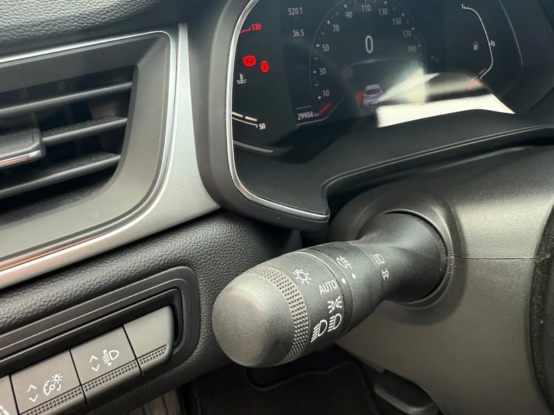 Photo de la voiture RENAULT CAPTUR TCe 140 EDC BUSINESS