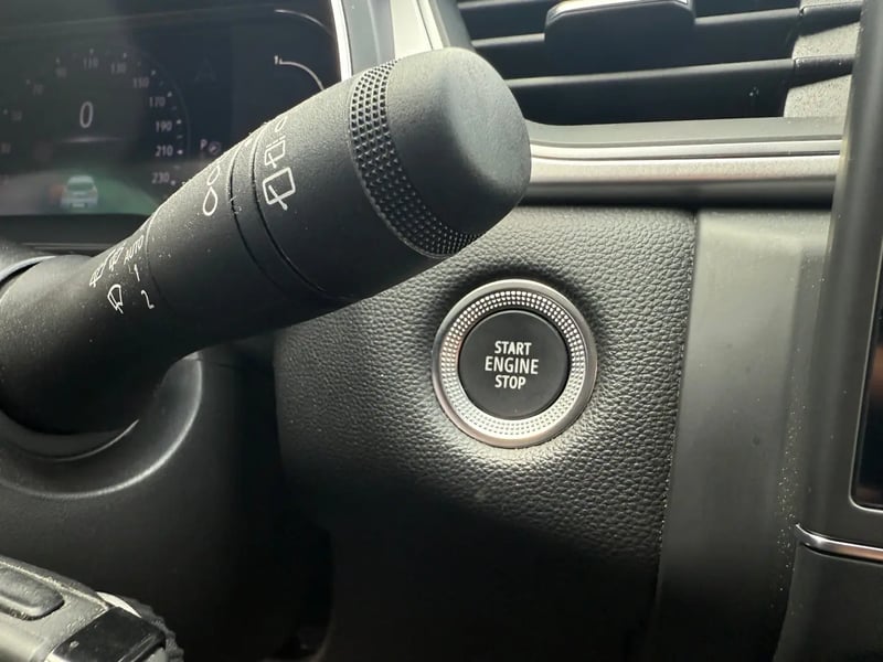 Photo de la voiture RENAULT CAPTUR TCe 140 EDC BUSINESS