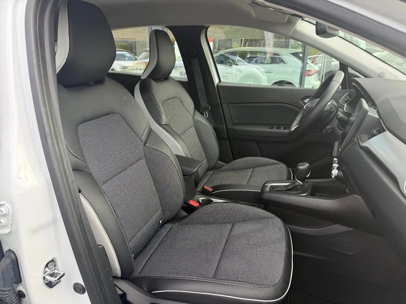 Photo de la voiture RENAULT CAPTUR TCe 140 EDC BUSINESS