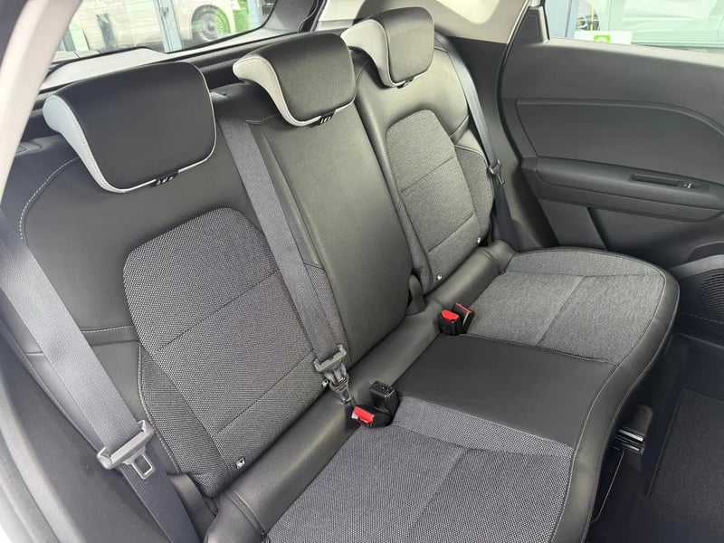 Photo de la voiture RENAULT CAPTUR TCe 140 EDC BUSINESS