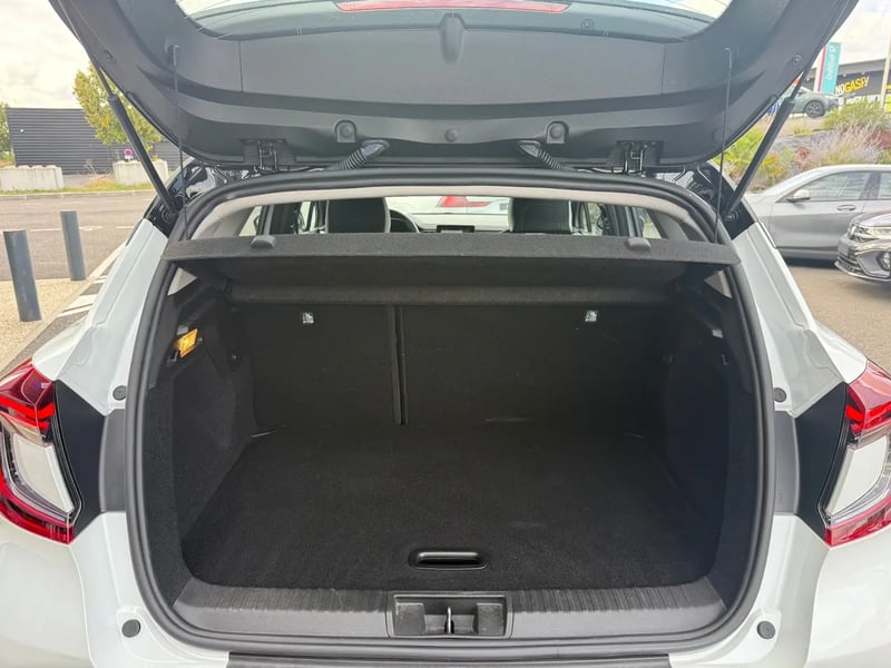 Photo de la voiture RENAULT CAPTUR TCe 140 EDC BUSINESS