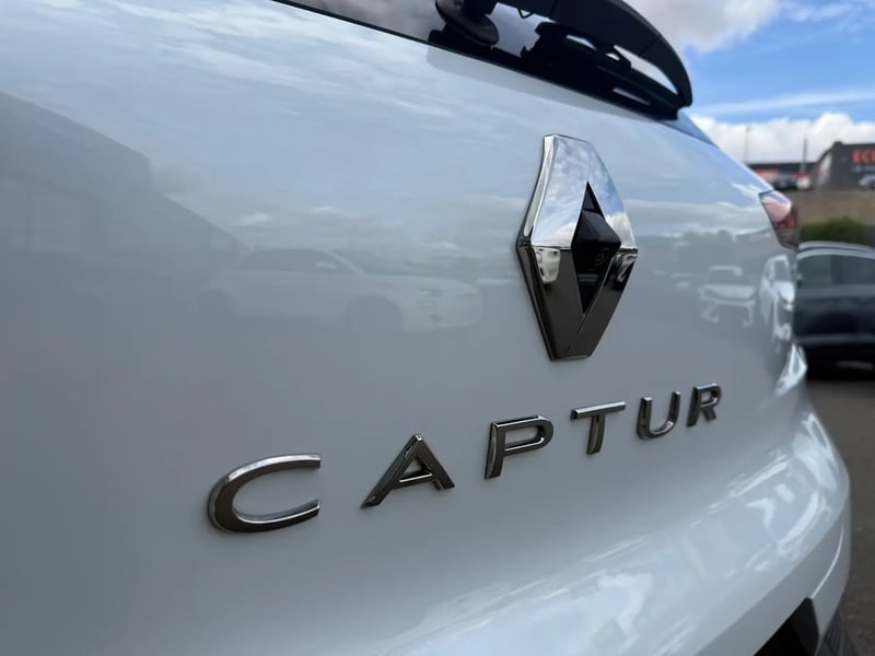 Photo de la voiture RENAULT CAPTUR TCe 140 EDC BUSINESS