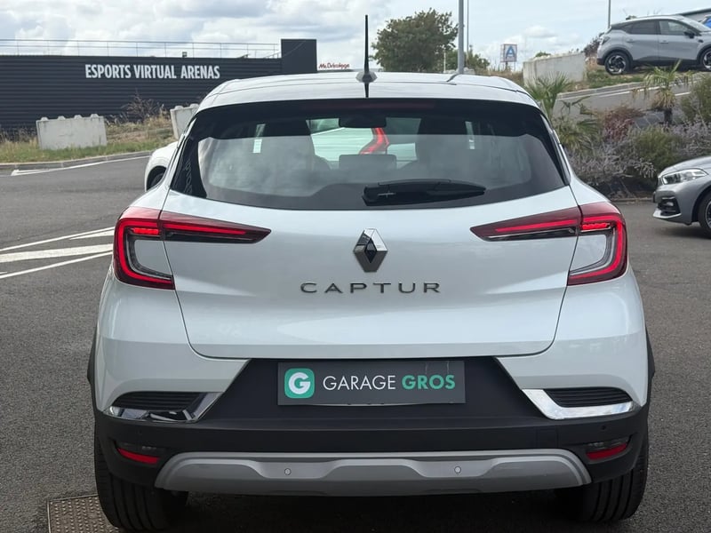 Photo de la voiture RENAULT CAPTUR TCe 140 EDC BUSINESS