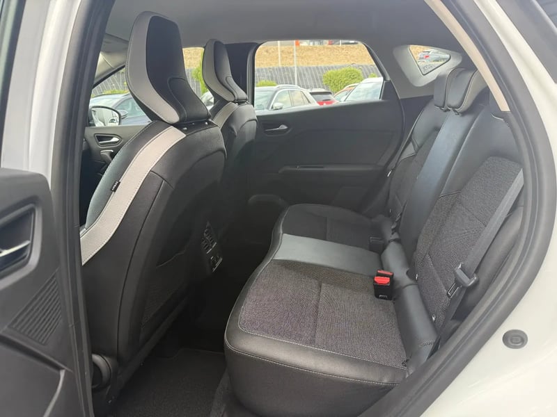 Photo de la voiture RENAULT CAPTUR TCe 140 EDC BUSINESS