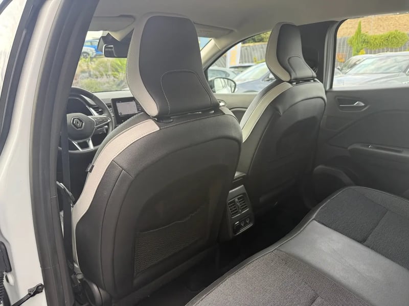 Photo de la voiture RENAULT CAPTUR TCe 140 EDC BUSINESS
