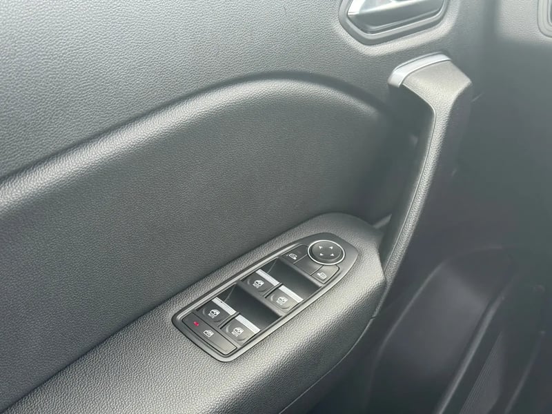 Photo de la voiture RENAULT CAPTUR TCe 140 EDC BUSINESS