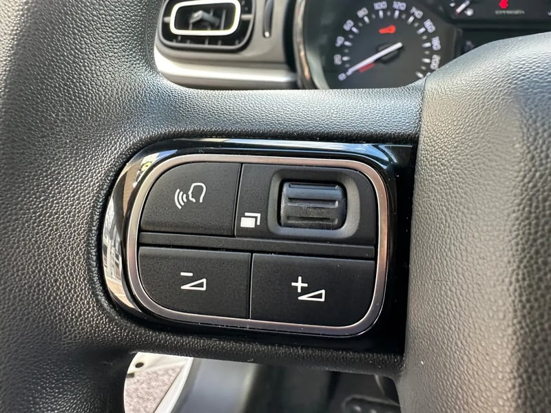 Photo de la voiture CITROEN C3 PureTech 83 S&S BVM5 Shine