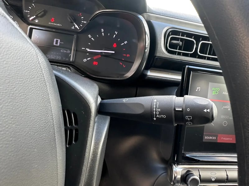 Photo de la voiture CITROEN C3 PureTech 83 S&S BVM5 Shine