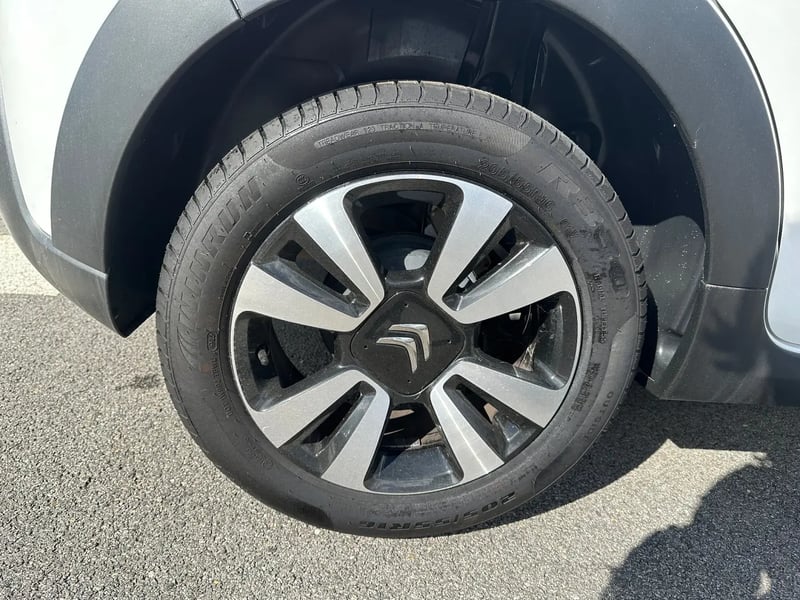 Photo de la voiture CITROEN C3 PureTech 83 S&S BVM5 Shine