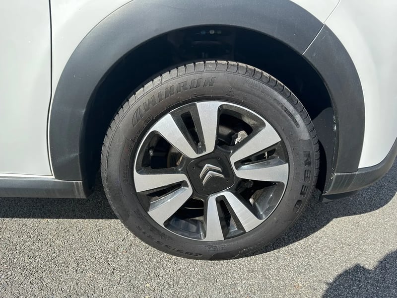 Photo de la voiture CITROEN C3 PureTech 83 S&S BVM5 Shine