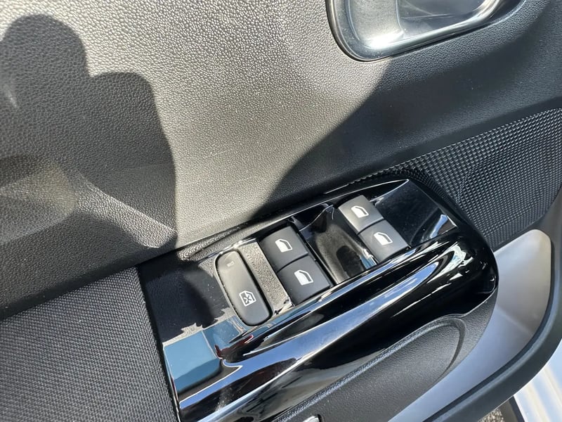 Photo de la voiture CITROEN C3 PureTech 83 S&S BVM5 Shine